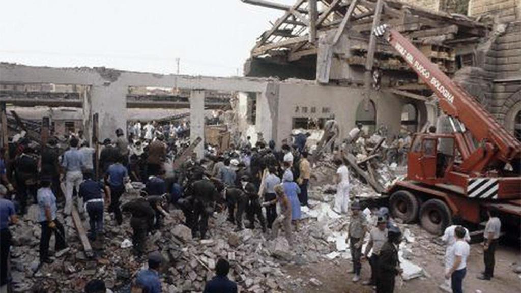 Así-quedó-la-estación-de-tren-de-Bolonia-tras-el-atentado-de-1980