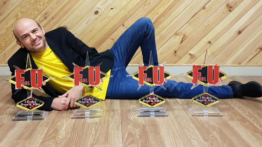 Jandro junto a sus premios.