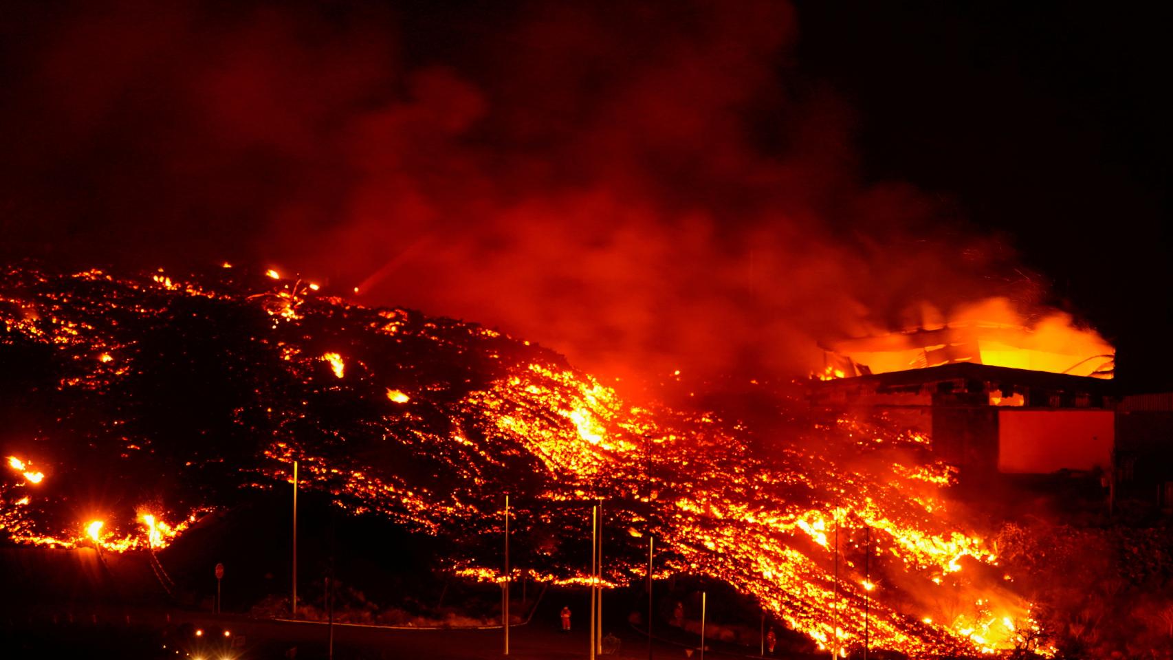 La lava avanza en La Palma.