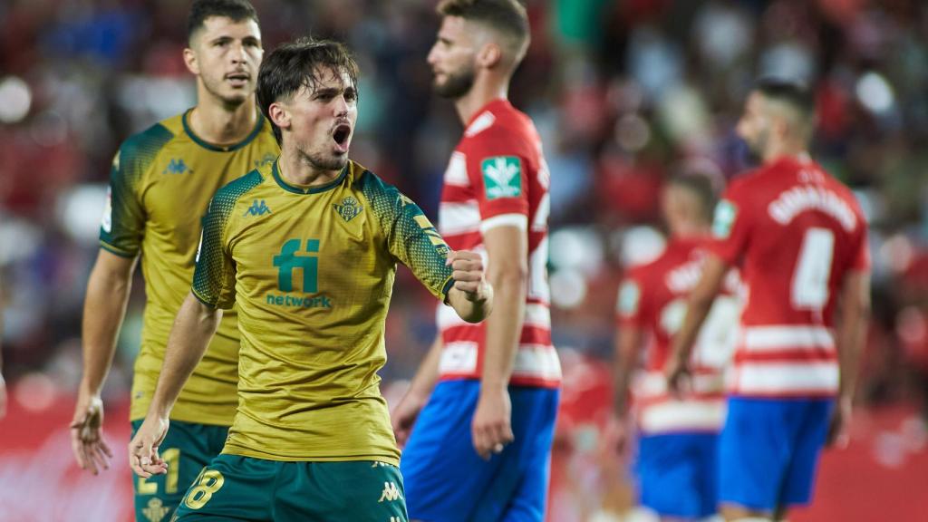 Rodri Sánchez celebra un gol con el Real Betis