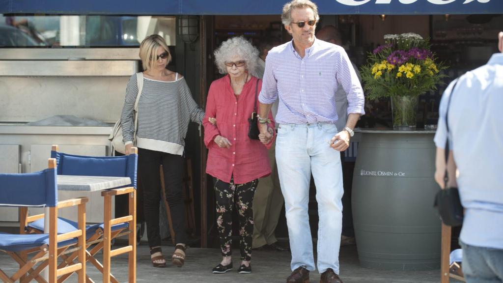 Eugenia Martínez de Irujo junto a su madre y Alfonso Díez en una imagen de archivo.