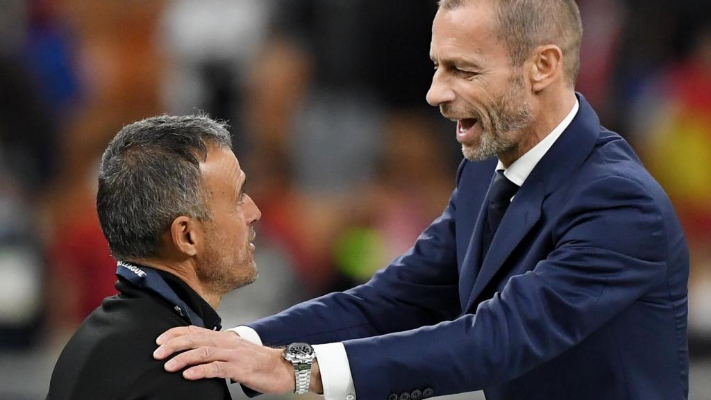 Aleksander Ceferin consuela a Luis Enrique tras la final de la Nations League