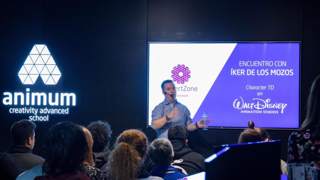 Conferencia con alumnos en la escuela de animación 3D Animum.