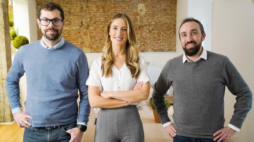 (De izquierda a derecha): Juan Romero, Andrea Barber y Miguel Ángel Torrero son los fundadores de RatedPower.