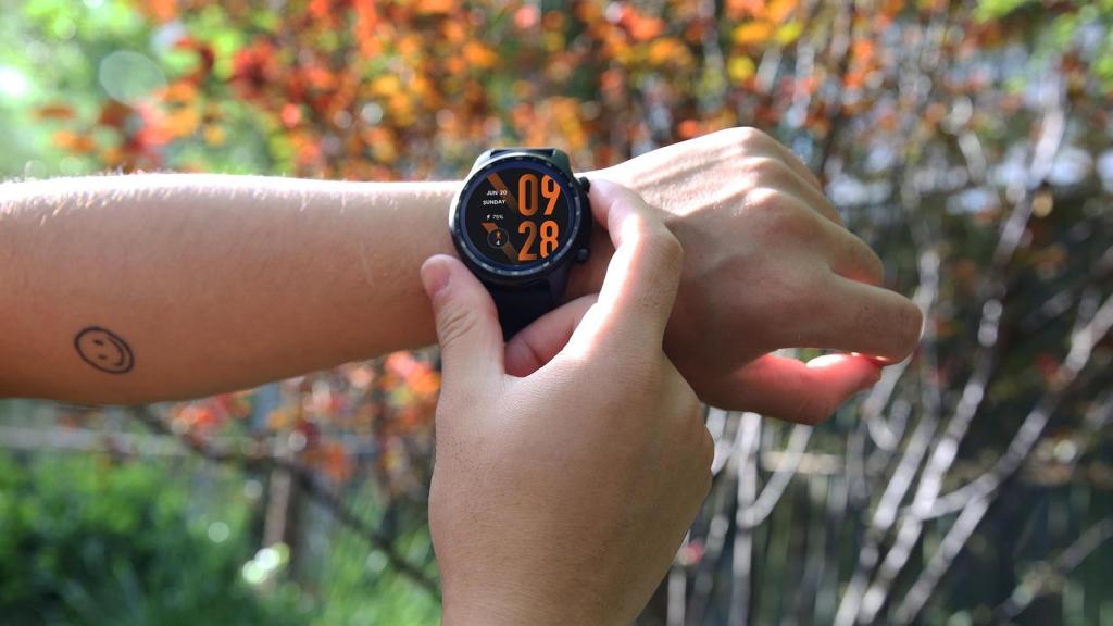 TicWatch Pro 3 Ultra en mano