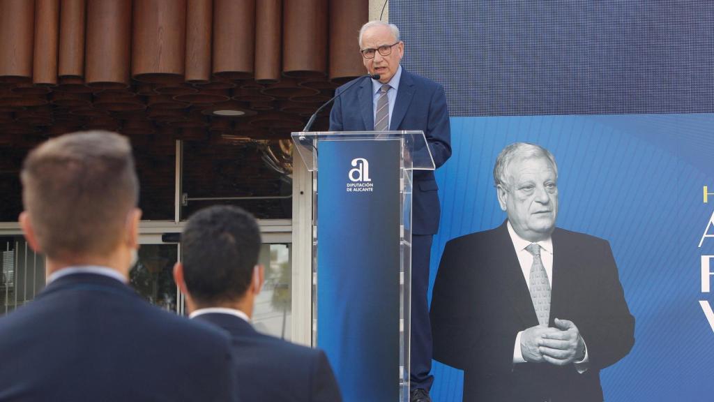 El ex vicepresidente del Gobierno, el socialista Alfonso Guerra, este miércoles en Alicante. Efe