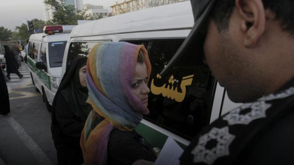 Guardianes de la moral iraníes.