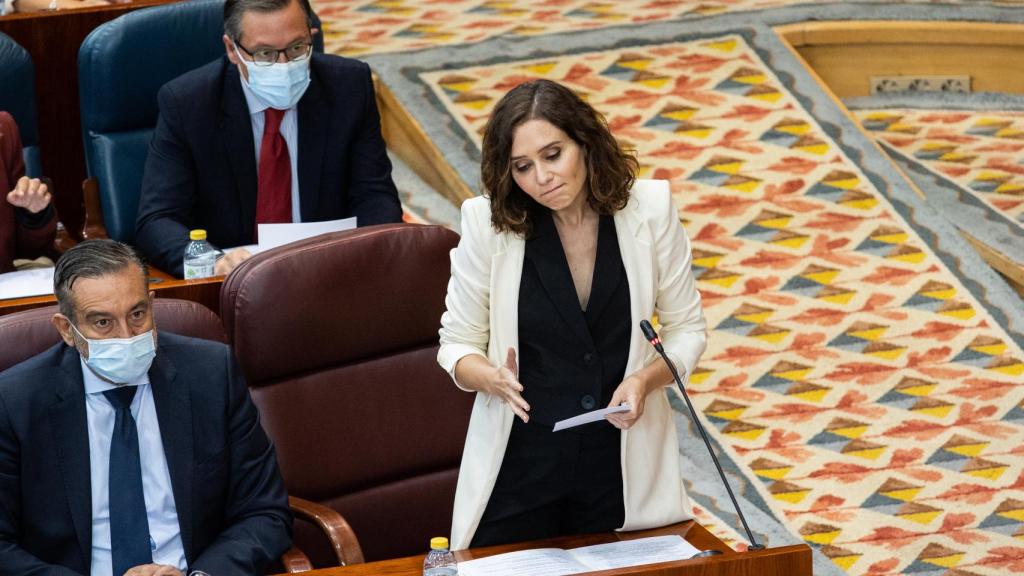 La presidenta de la Comunidad de Madrid, Isabel Díaz Ayuso, en la sesión de control al Gobierno regional, en la Asamblea de Madrid.