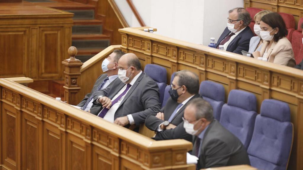 Ruiz Molina en la bancada del Gobierno regional.