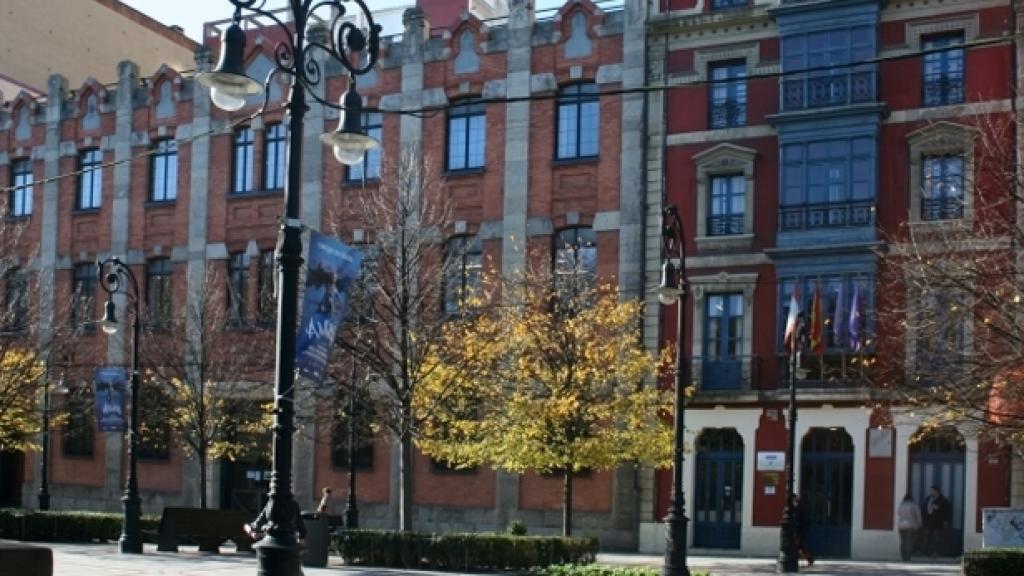 Fachada del Centro Integral de Formación Profesional de la Escuela de Hostelería y Turismo de Gijón.