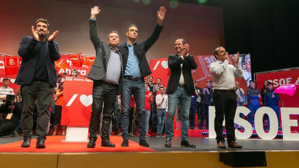 Page junto a Pedro Sánchez en una imagen de archivo.