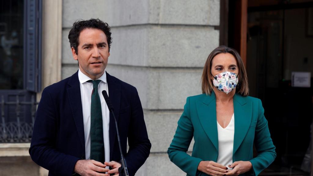 El secretario general del PP, Teodoro García Egea, junto a la portavoz del partido en el Congreso, Cuca Gamarra, este jueves.