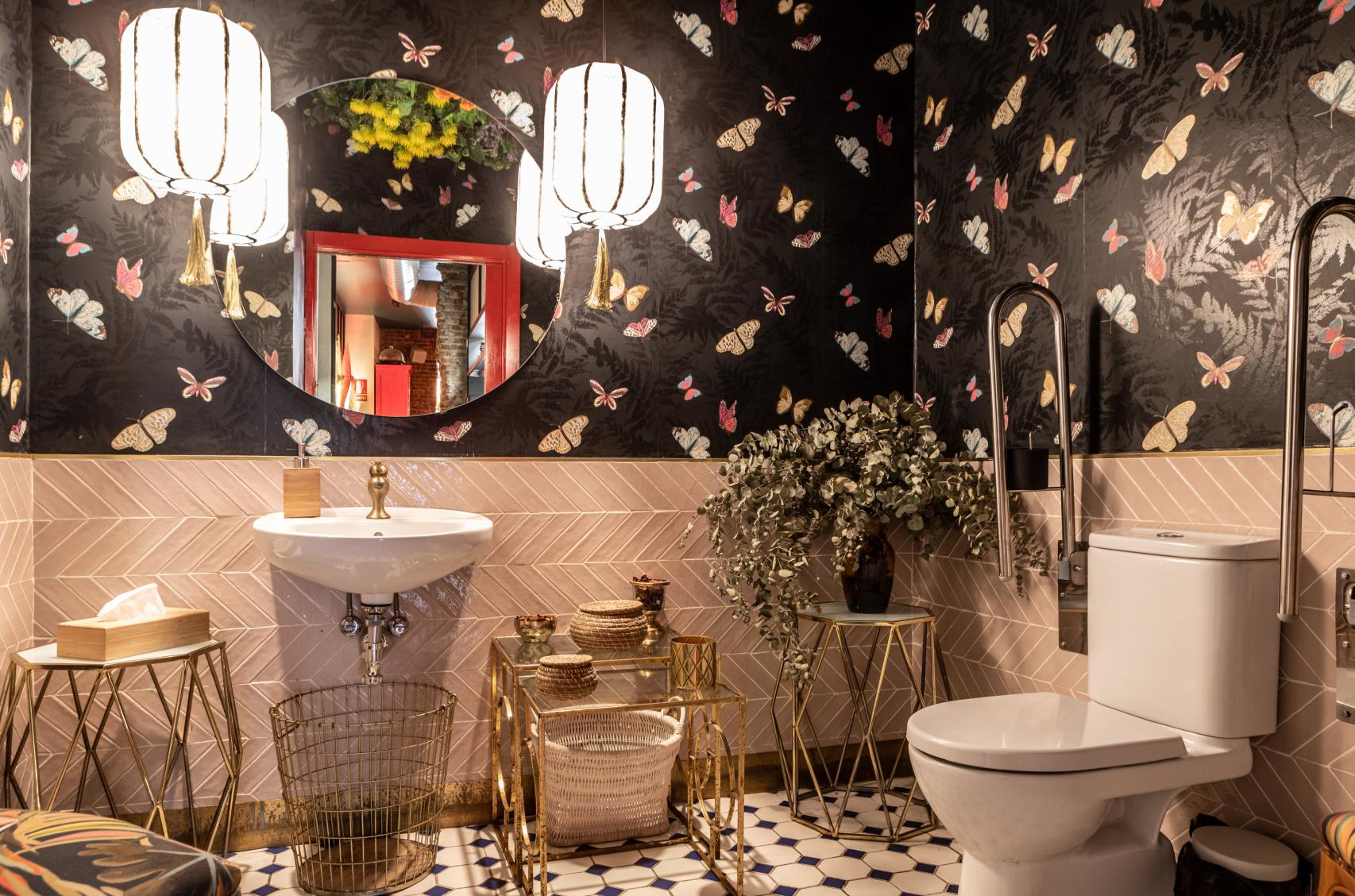 Baño del restaurante Madame Butterfly, en Madrid.