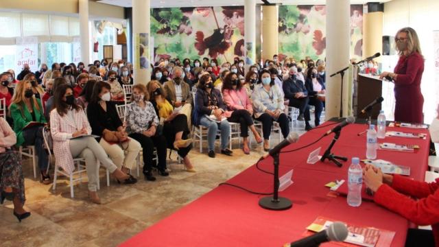 Jornada 'Mujeres en los órganos de gobernanza celebrada en Ciudad Real y presidida por Lola Merino.