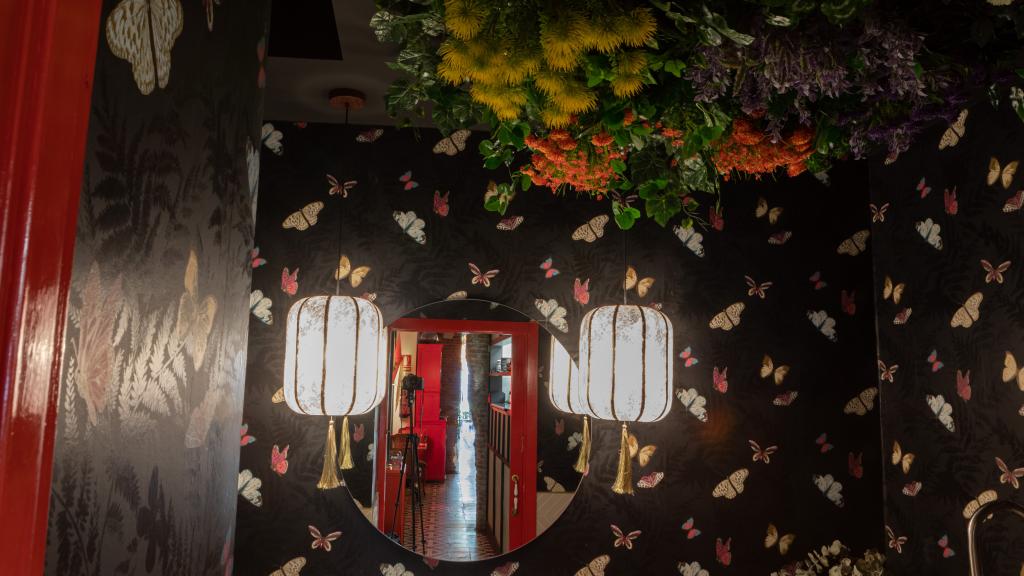 Techo del baño del Madame Butterfly.