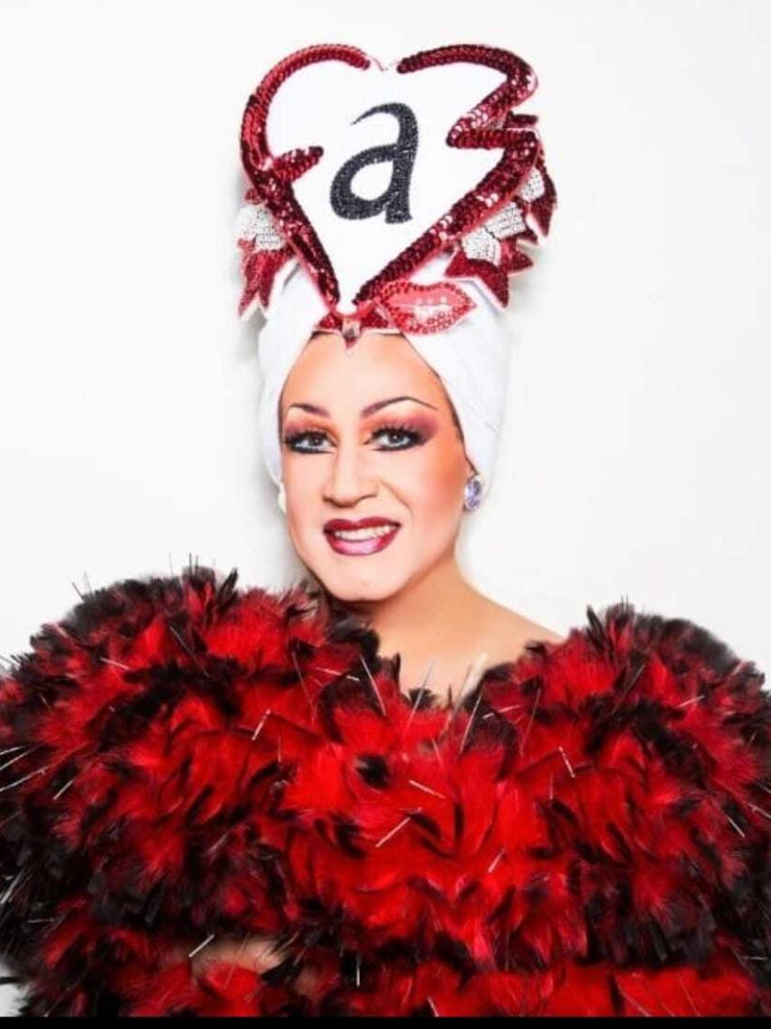 Manel Dalgó (54), transformista que lleva en la profesión desde los 16 años.