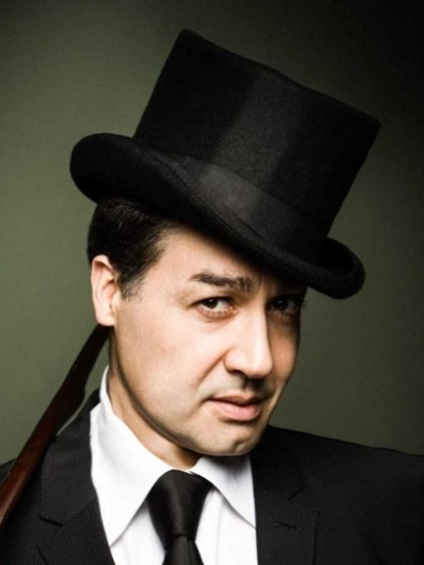 Manel ha sido director artístico de Chez Nous hasta 2008.