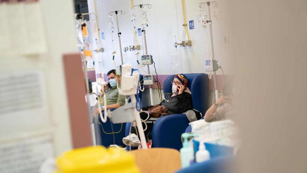 En los hospitales de día, se administran otros compuestos para prevenir efectos adversos.