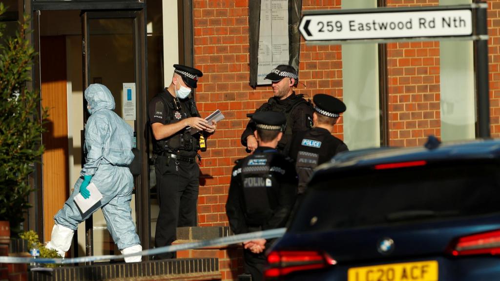 La Policía británica en la iglesia donde fue apuñalado David Amess.