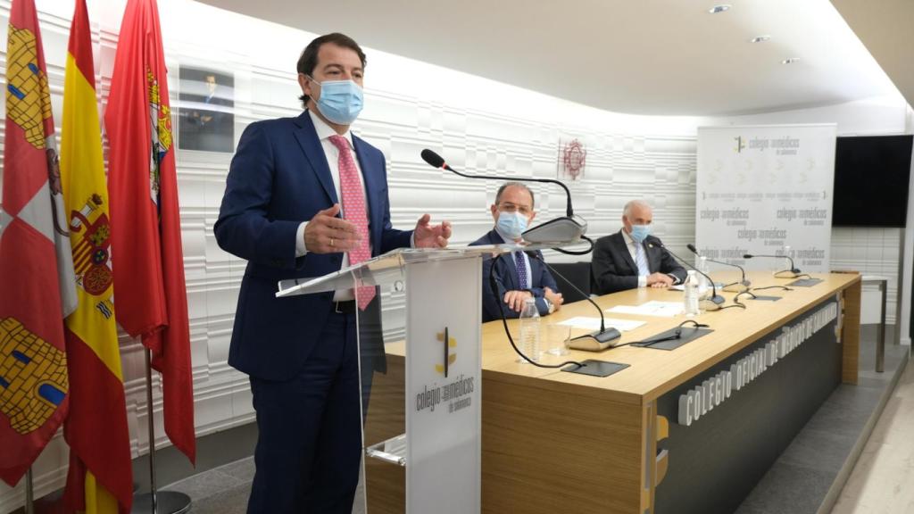 Mañueco,  durante su intervención en el Colegio de Médicos de Salamanca