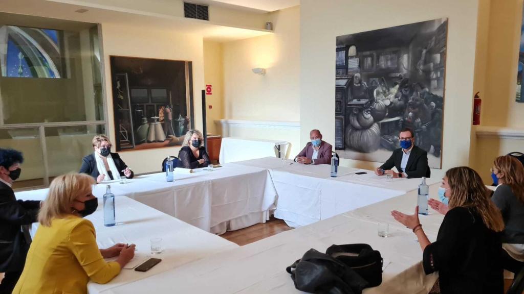 Javier Maroto en la reunión con los peluqueros de Zamora