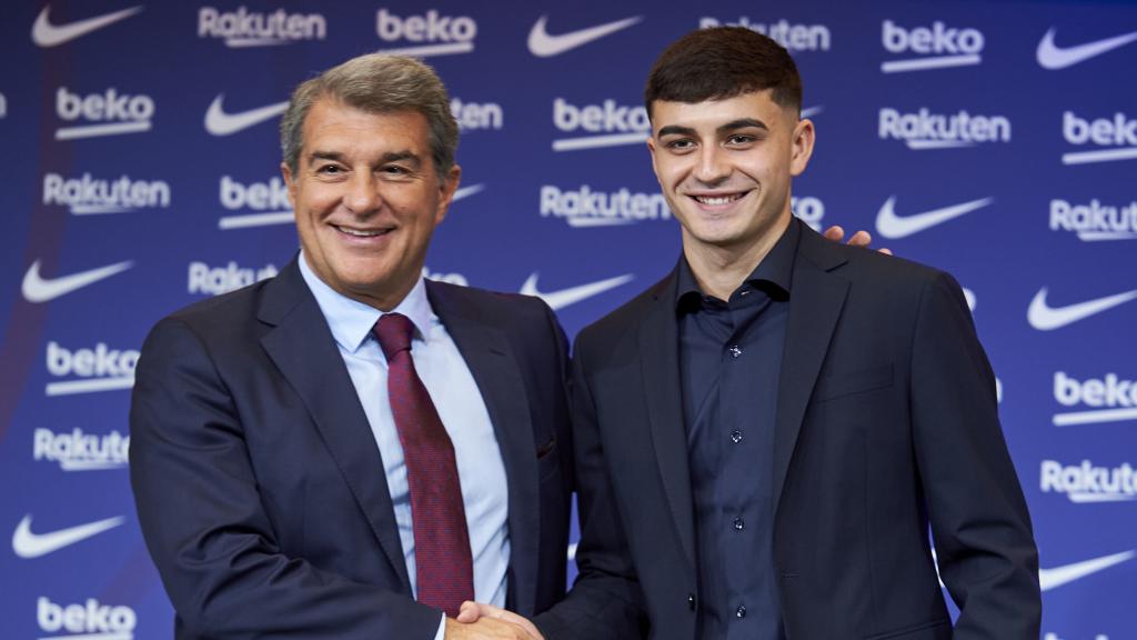 Joan Laporta y Pedri González, durante la rueda de prensa