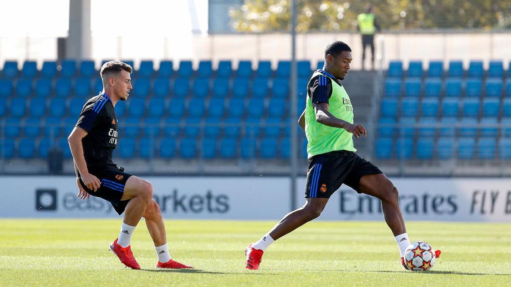 Antonio Blanco y David Alaba, durante un entrenamiento del Real Madrid