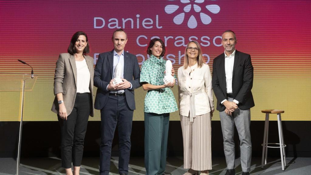 Raquel Ajates y Daniel Gaitán junto a miembros de la Fundación Daniel y Nina Carasso en la presentación  de su 'fellowship'.
