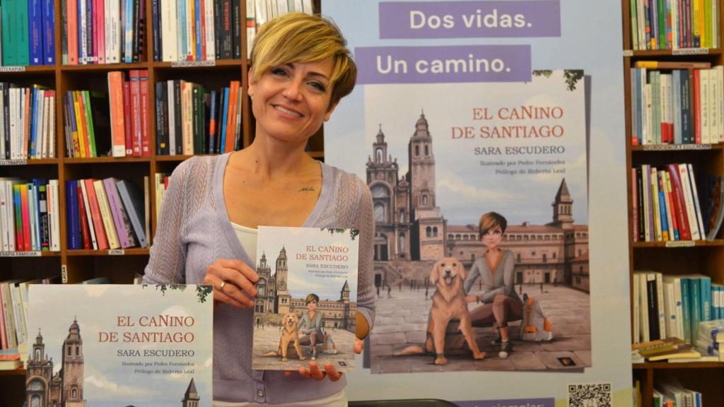 Sara Escudero presentando El Canino de Santiago en Follas Novas.