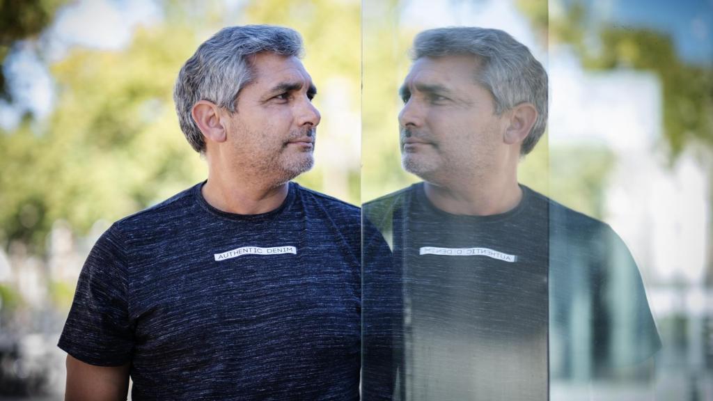 El ex diputado y padre de Mari Luz, Juan José Cortés, en el centro de Sevilla.