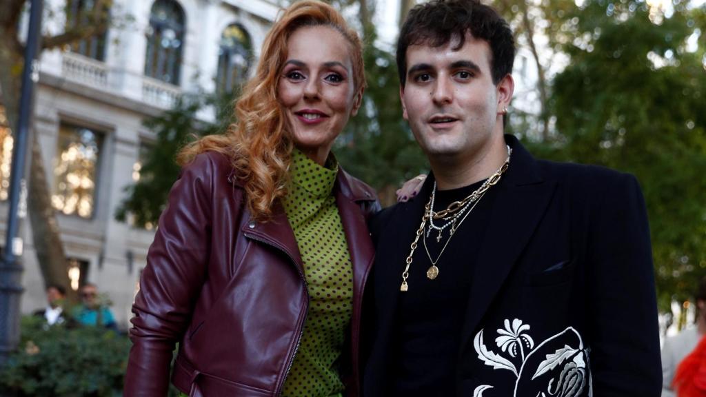 Rocío Carrasco junto a Palomo Spain en el centro de Madrid durante el desfile del cordobés el pasado 7 de octubre.