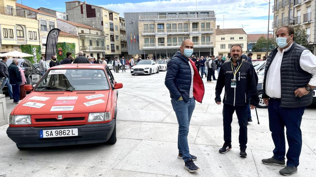 La Plaza Mayor durante la celebración del VIII Rally Entresierras Histórico de Guijuelo