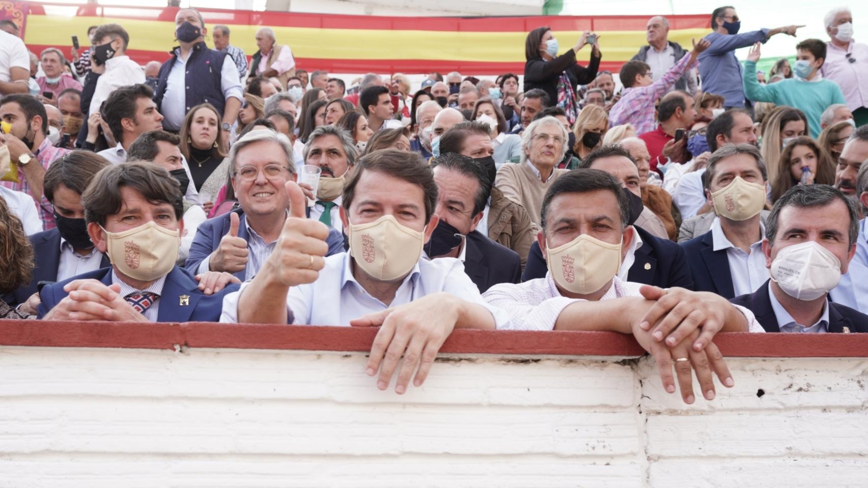 FOTOGALERÍA | Mañueco asiste a la corrida de toros Arenas de San Pedro