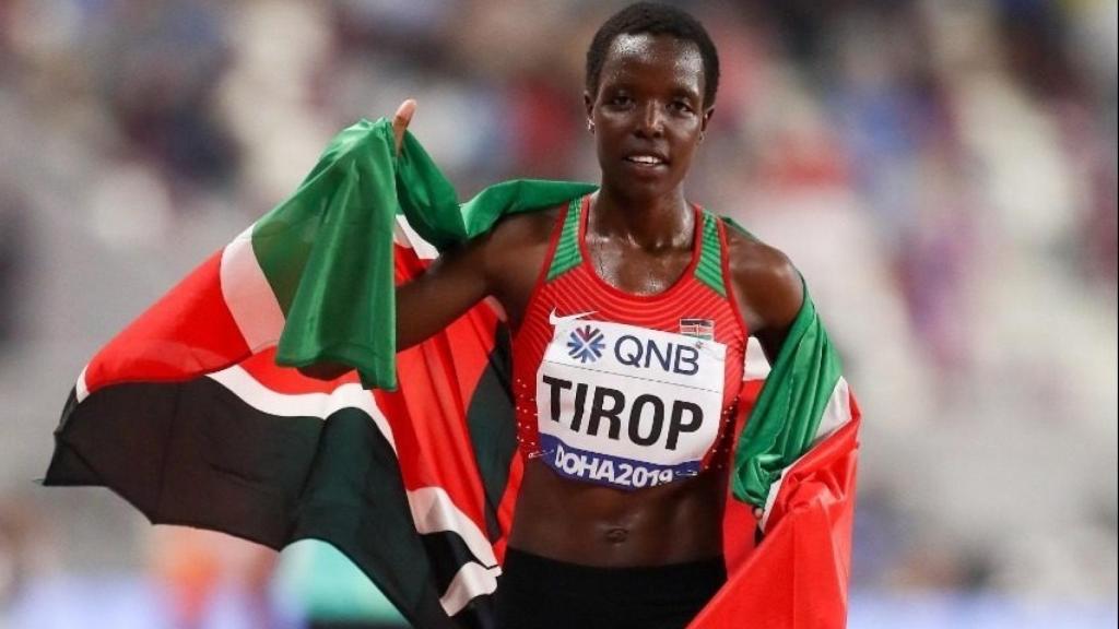 Agnes Jebet Tirop durante una competición con Kenia