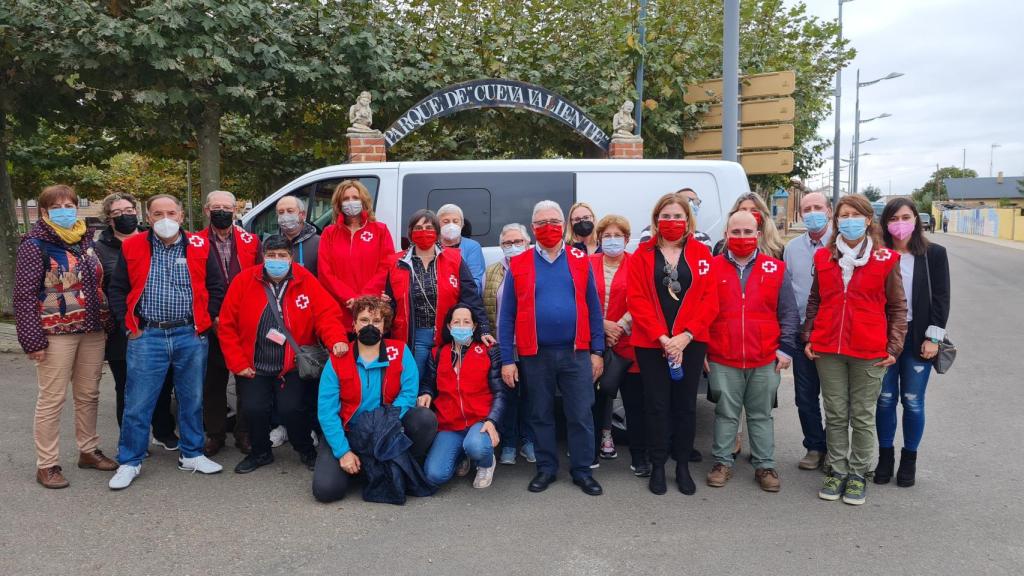 Visita a la agrupación comarcal de Cruz Roja en Mayorga