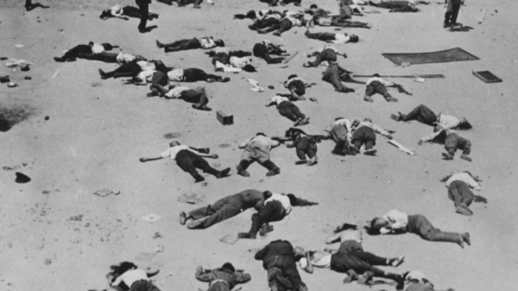 El patio del Cuartel de la Montaña, en Madrid, tras el asalto de los milicianos.