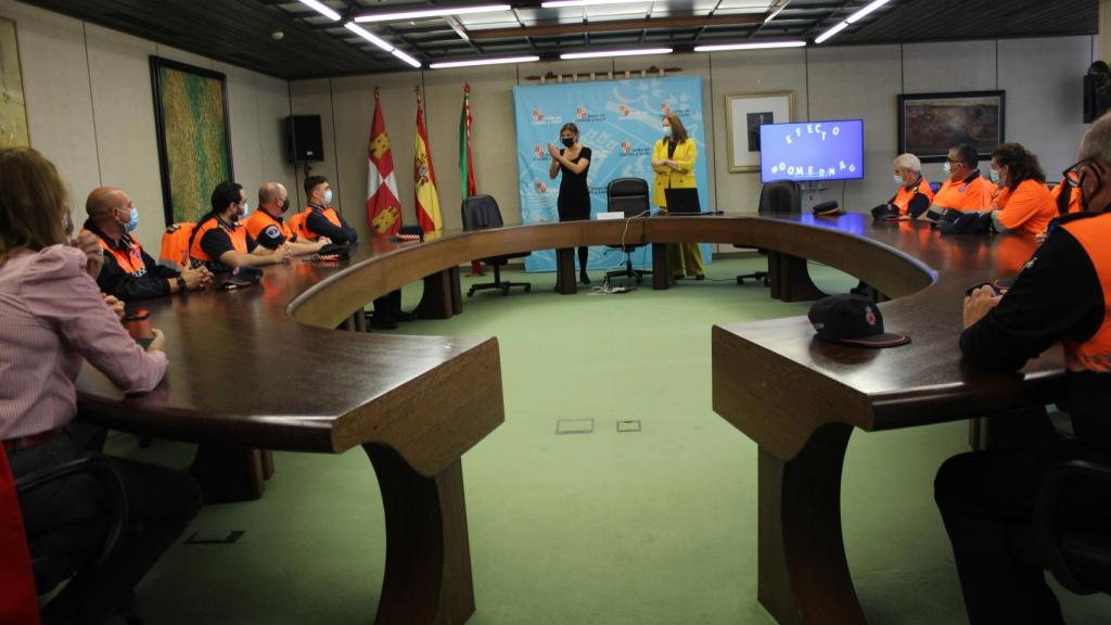 La delegada territorial Clara San Damián junto con Irene Cortés Calvo
