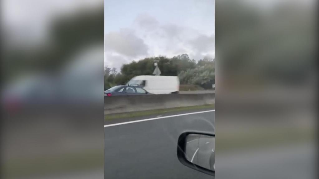 Imagen del coche circulando en dirección contraria.