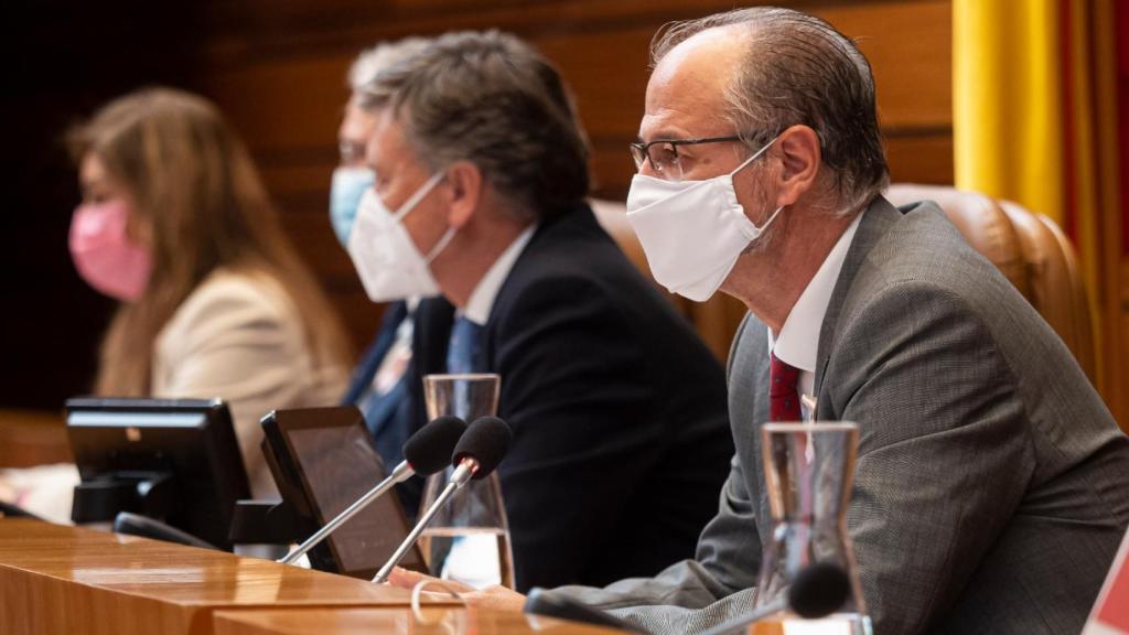 El presidente de las Cortes, Luis Fuentes