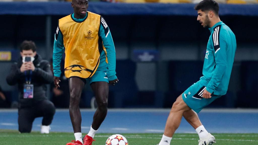 Ferland Mendy, durante el entrenamiento en el Estadio Olímpico de Kiev