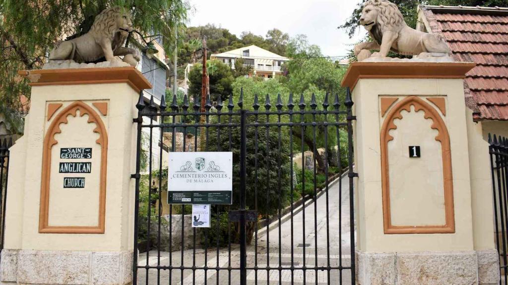 Puerta de acceso al Cementerio Inglés, en Málaga.