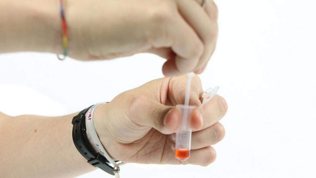 El sistema que están probando detecta la presencia del éxtasis líquido en cualquier bebida.