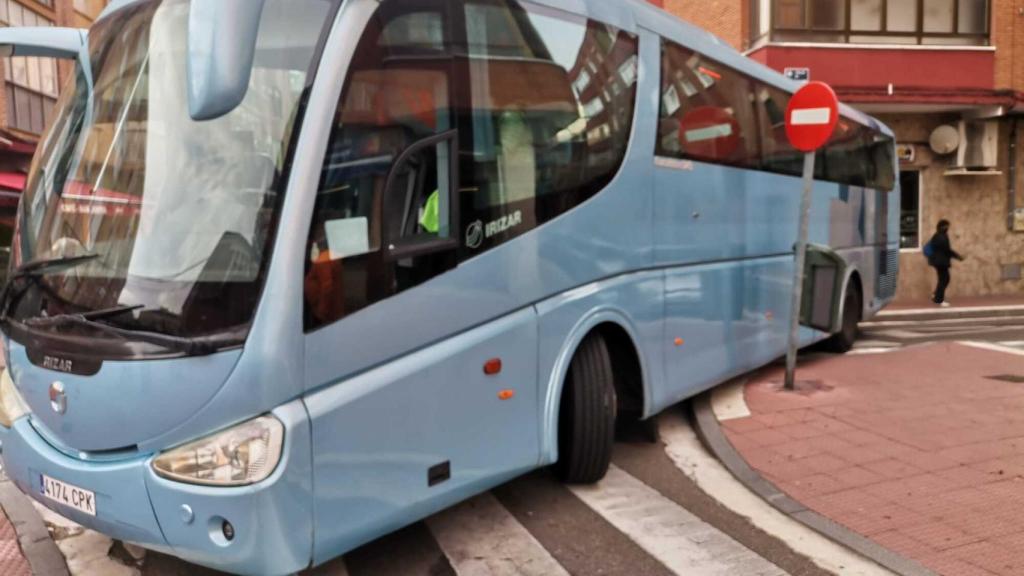 Imagen del autocar encajado