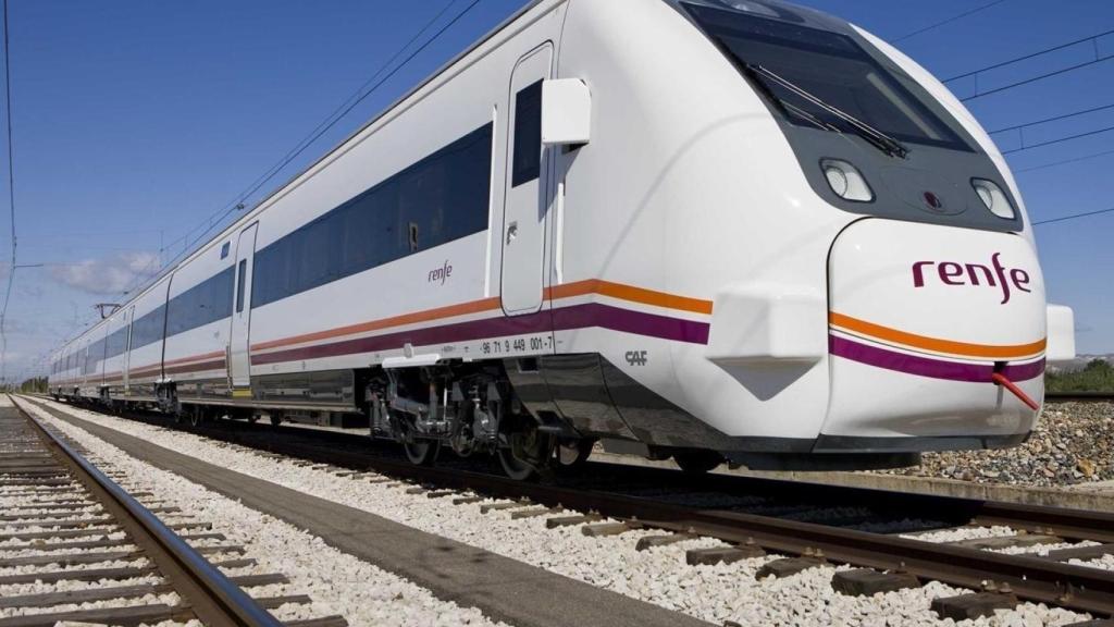 Tren convencional. Imagen de archivo