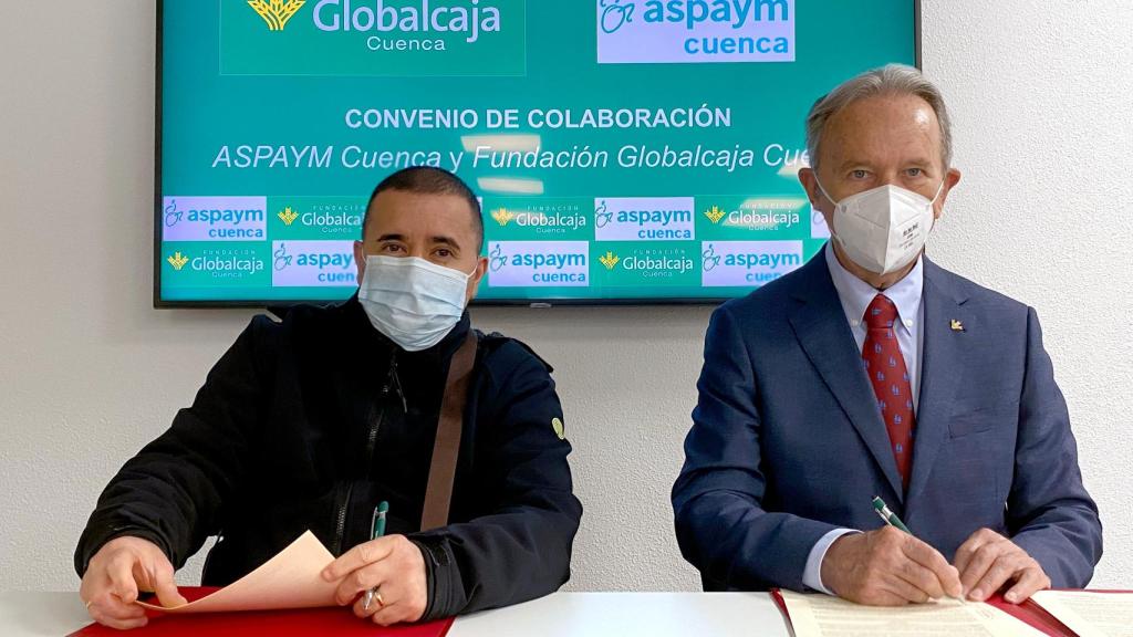 Firma del convenio entre Fundación Globalcaja y ASPAYM