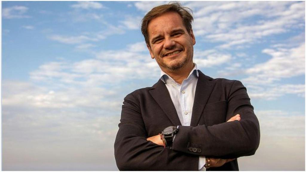 Casás releva a Alejandro Rey.