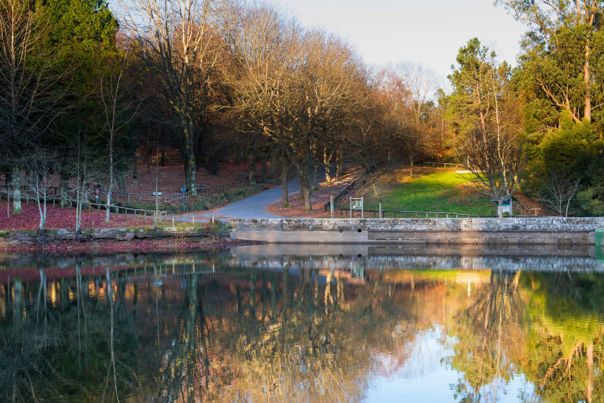 Lago de Castiñeiras, entre Vilaboa y Marín.  Foto: Shutterstock