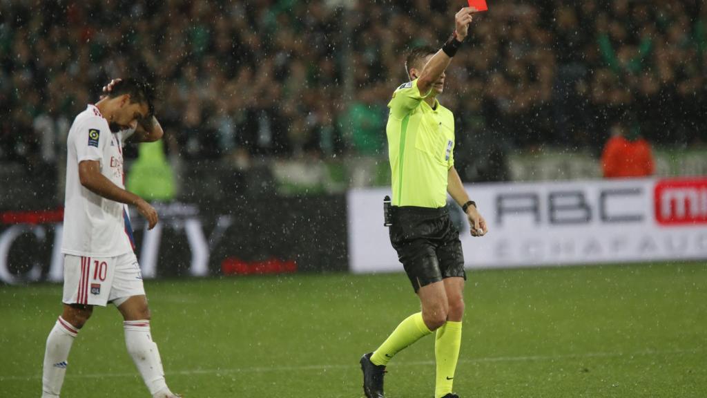 François Letexier, árbitro de la Ligue-1, durante un partdo