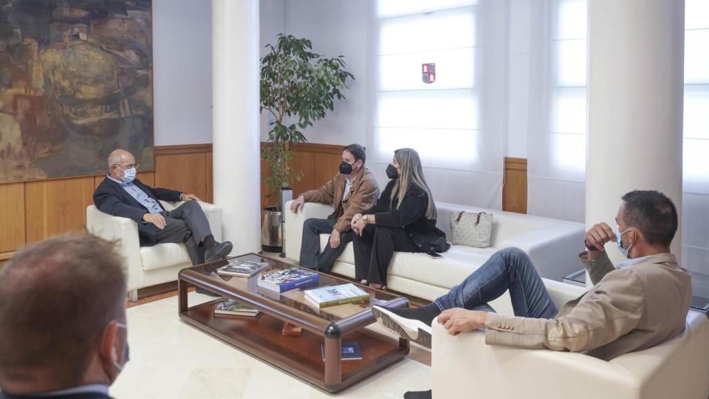 Igea durante la reunión que ha mantenido con la Fundación +34