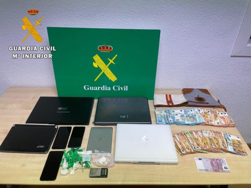 Materiales incautados durante la operación de la Guardia Civil en Arévalo